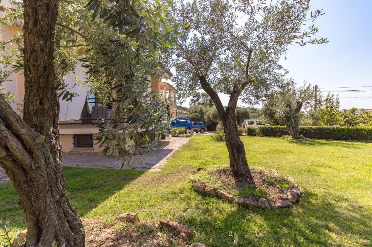 Il Giardino Degli Ulivi Bed & Breakfast Santa Maria Coghinas Bagian luar foto